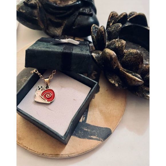 Cute RED AND GOLD SNAIL NECKLACE - Picture 1 of 6